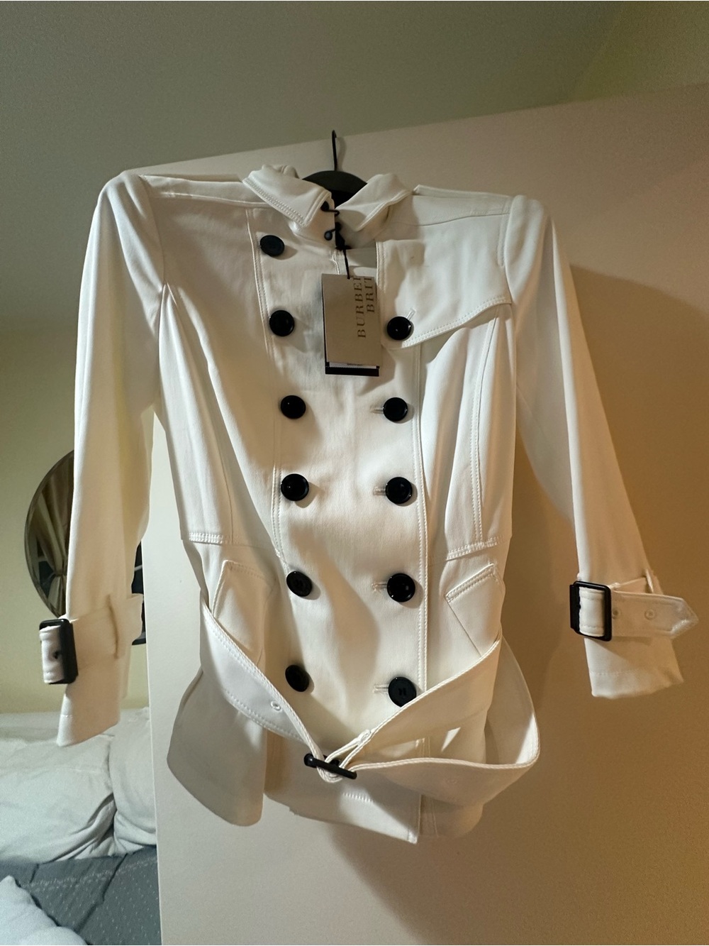 Burberry White Double-Breasted Trench Coat with Black Buttons - Picture 7 of 11